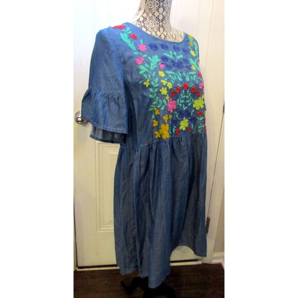 Crown & Ivy Chambray Dress Embroidered Floral Bodice Flutter Sleeves Womens M - Picture 6 of 8